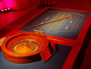 Pour les décors à thèmes Las Vegas, Casino, Naos Location loue Table casino roulette française, Evreux Dreux