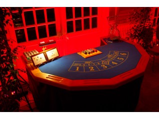 Table casino merisier chuck a luck, décor pour jeux d'entreprise casino, Las Vegas, Nantes Angers