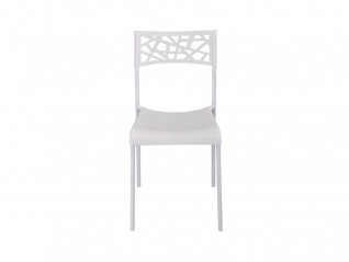 Chaise blanche avec motif ajouré