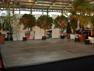 Naos location loue des Praticable de 2m x 1m pour des soirées, des voeux, des salons,....