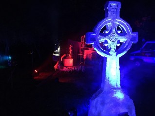Croix cerclée granit pour soirée thématique écossaise sur Lorient et Brest .