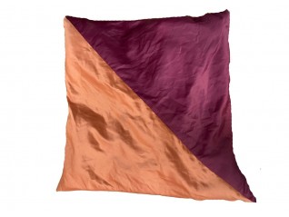 Location coussin violet et orange pour vos soirées à thème Bretagne, celtique, médiéval, sur Saint Malo