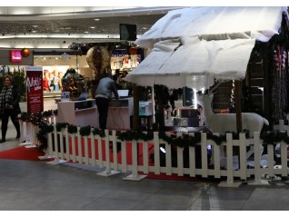 Barrière blanche pour création de décor de noël sur Orléans, Vannes