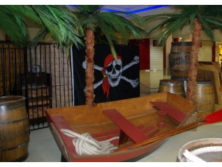 Location d'une barque pour décor à thème corsaire, mer, plage, pirate sur Cholet