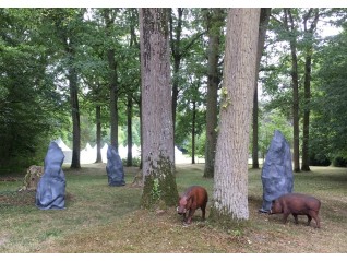 Menhir GM 2.40m parfait pour un décor écossais sur Lille et Toulouse.