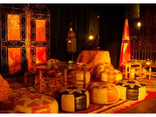 Lampe en fer forgé/peau rouge en location prestation thème oriental, 1001 nuits, Chartres Evreux Dreux