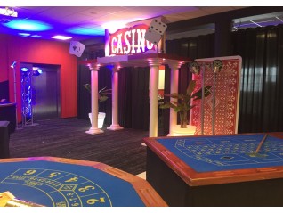 Entrée casino: enseigne, colonne, carte, décoration casino pour fête Las Vegas, USA, Quimper Brest