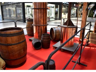 Distillerie, matériel décoratif pour soirée à thème corsaires, pirates, Laval, Granville