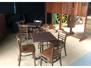 Table Bistrot avec pied fonte mobilier déco en loc pour événement thème vintage, années 1950, Nantes Angers