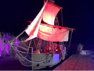 Décor événementiel loc bateau pour tournage cinéma livraison sur Creil, Bagnolet, Paris