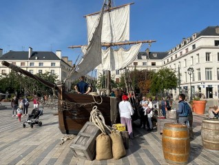 Bateau pour décor  événementiel, tournage cinéma livraison sur Franconville, Bagnolet, Creil