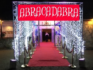 Enseigne Abracadabra (2 panneaux), accessoire déco événement casino, Brest Quimper