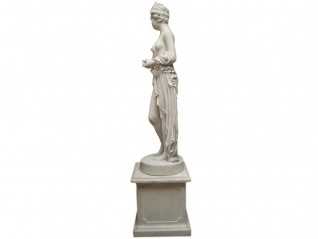Statue antique "Vénus à la pomme" sur colonne, décor en location pour événement antique, Grèce, Alençon Granville